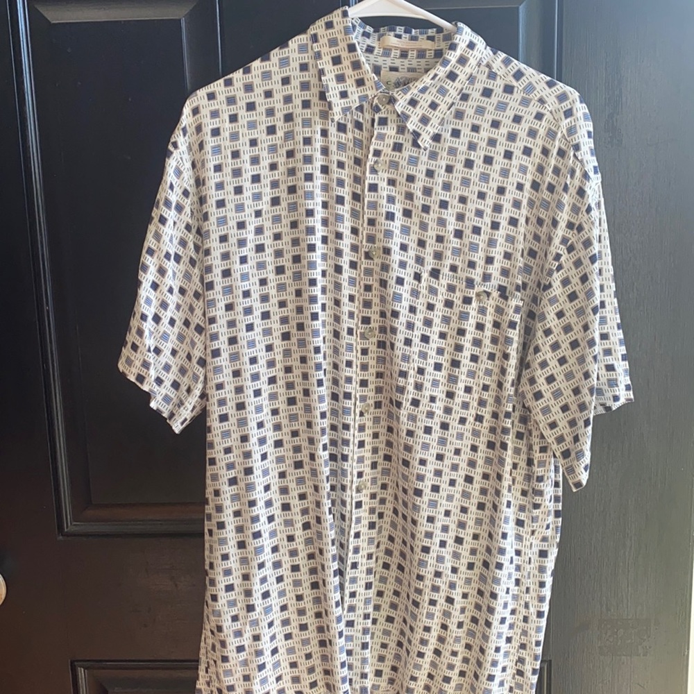 Short sleeve button front breast pocket medium
